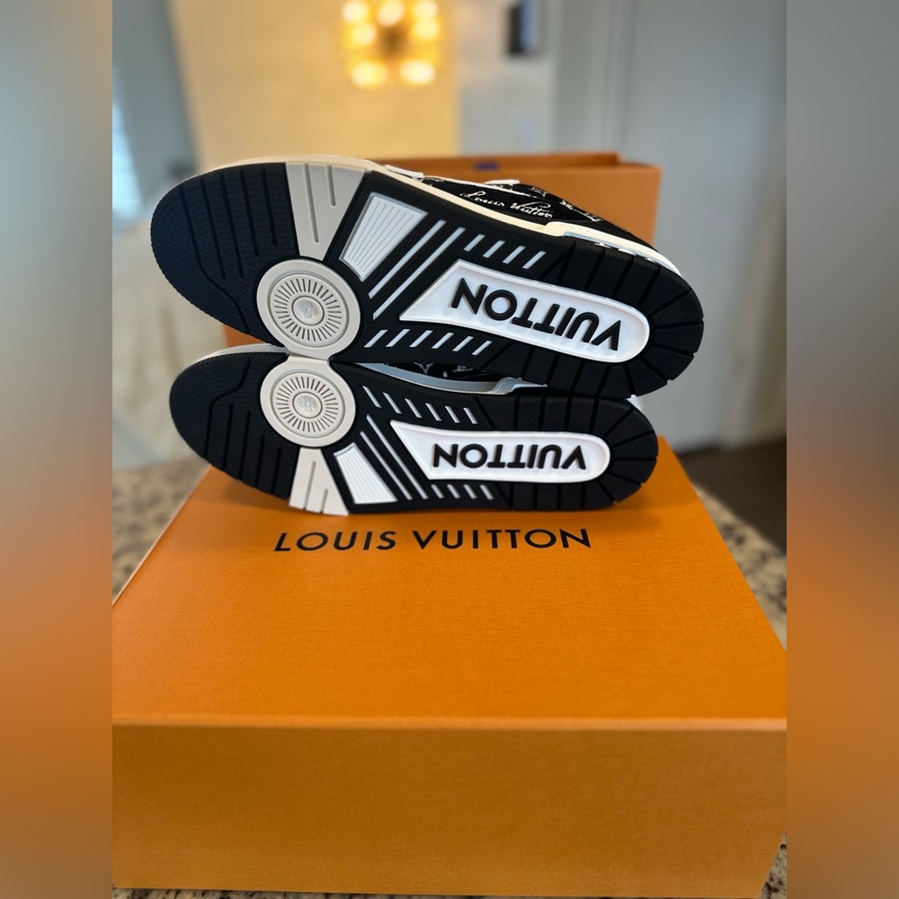 LOUIS VUITTON TRAINERS DESIGNED BY (Virgil Abloh) - Picture 6 of 7